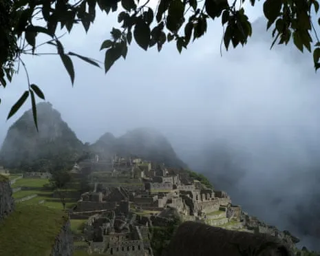 Boulders on Train Tracks Leave 900 Tourists en route to Machu Picchu
